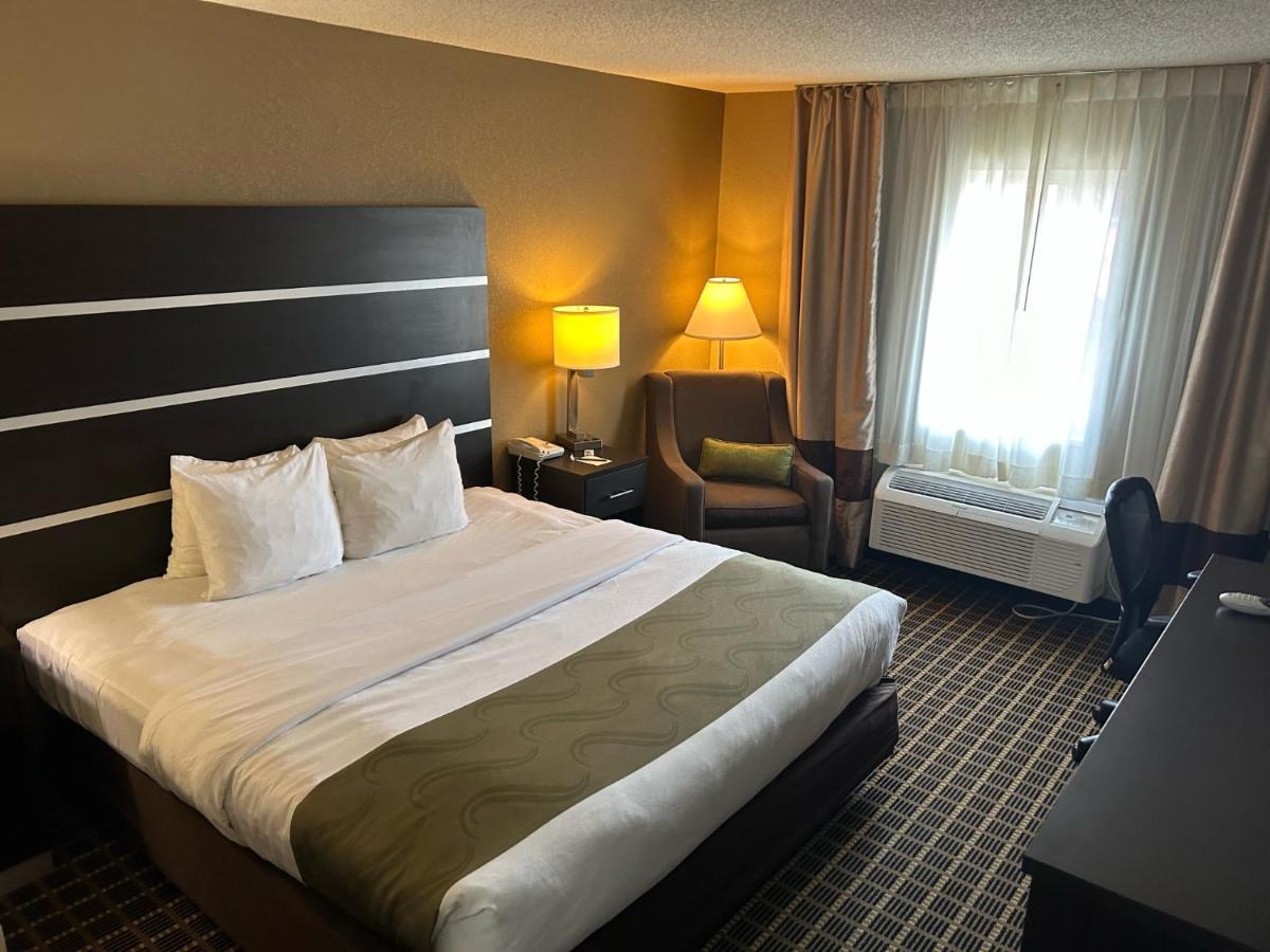 Quality Inn & Suites Бредфорд Екстер'єр фото