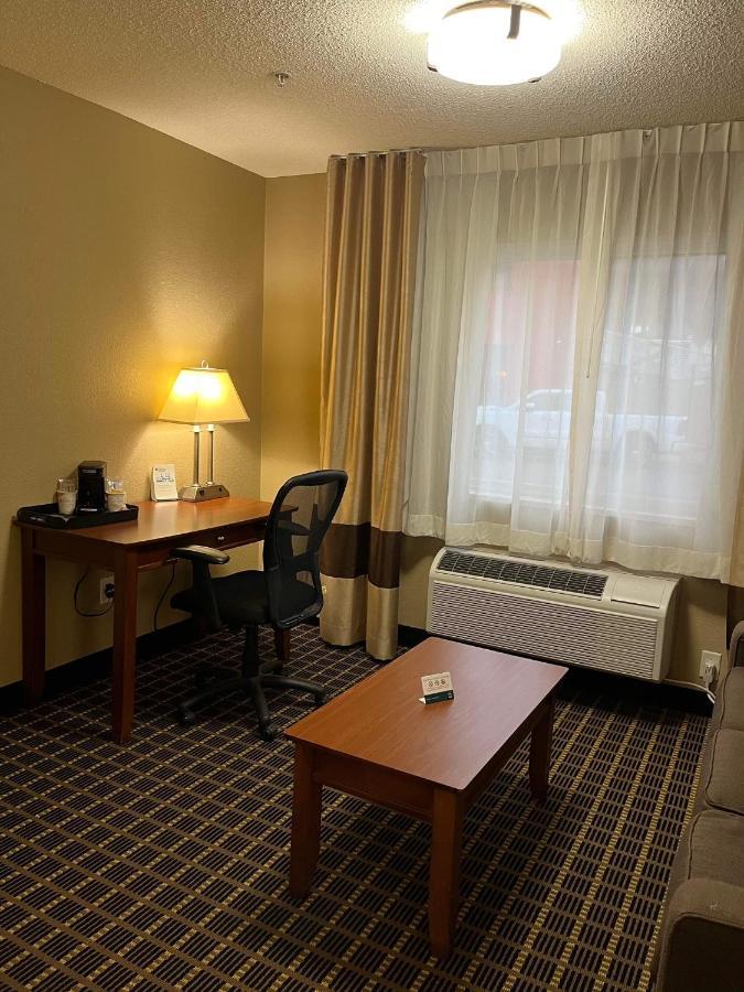 Quality Inn & Suites Бредфорд Екстер'єр фото