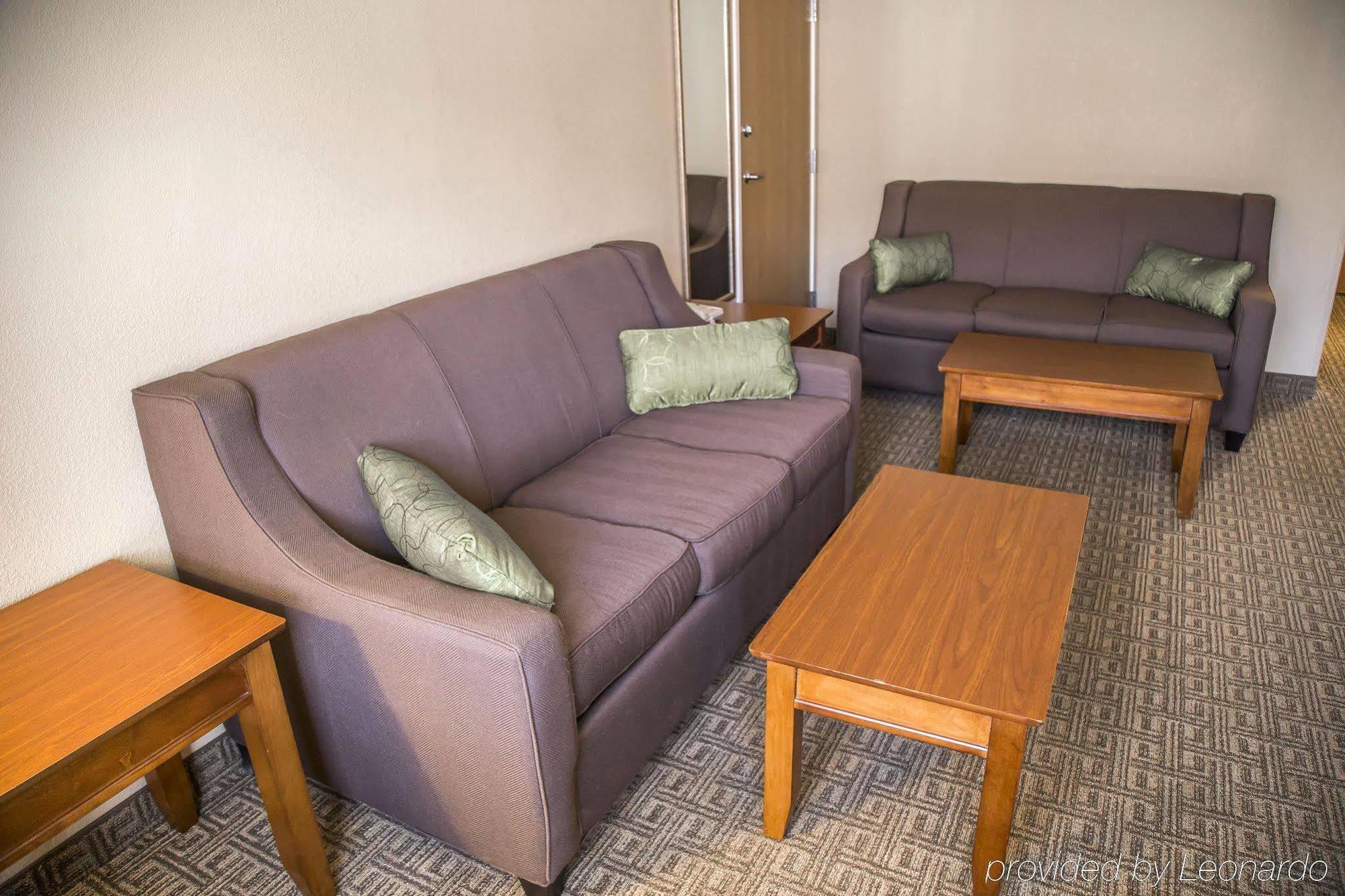 Quality Inn & Suites Бредфорд Екстер'єр фото